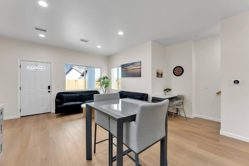 Urban Retreat Fun Relax Self Check-In Hot Tub Foosball Fire Pit Cornhole San Diego Exterior foto