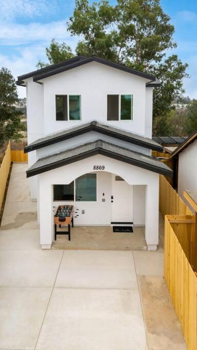 Urban Retreat Fun Relax Self Check-In Hot Tub Foosball Fire Pit Cornhole San Diego Exterior foto